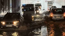 Tarsus'ta Yağış Alarmı: Cadde ve Sokaklar Sular Altında, Motopomplarla Müdahale Başladı!