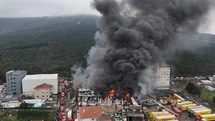 Ataşehir'de Fabrika Yangını Görüntülendi