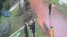 Adana’da parktaki kuş yuvasını parçaladılar