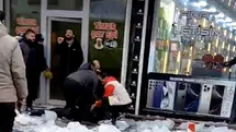 Ağrı’da çatıdan düşen kar ve buz kütlesi 1 kişiyi yaraladı