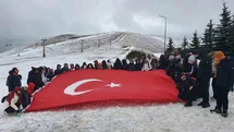 Özel Eğitim Öğrencileri Akdağ Zirvesinde Bayrak Açtı