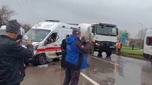 Sakarya'da Ambulans ve Servis Çarpıştı
