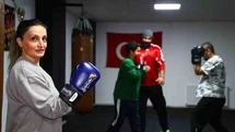 Elazığ'da Hemşire Anne Boks Yapıyor