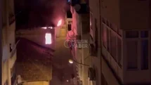 Akdeniz'de Sabah Yangını: İki Katlı Evin Üst Katı Alevlere Teslim Oldu