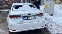 Bingöl'de Çatıdan Düşen Kar Olayı