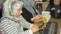 Kadınlar bu kurslarda hem sosyalleşiyor hem öğreniyor