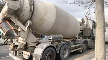 Seyir Halindeki Beton Mikserinden Tekerlek Kopması