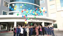 Özel Tekden Hastanesi kansere farkındalık için gökyüzünü renklendirdi