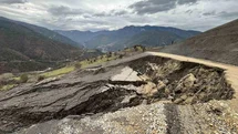 Şenler Köyü yolu heyelan nedeniyle ulaşıma kapandı