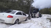 Elazığ'da Kar Mahsurları Kurtarıldı