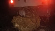 Düşen Kaya Treni Raydan Çıktı
