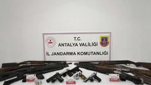 Gazipaşa'da Ruhsatsız Silahlar Ele Geçirildi
