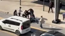 Mezitli'de Cadde Ortasında İki Grup Arasında Şiddetli Kavga: Görüntüler Ortaya Çıktı