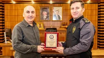 Bilecik'te Emekli Polise Plaket