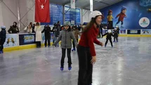 Nevşehir'de Mobil Buz Pateni Pisti Açıldı