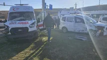 Bingöl’de ambulans ile hafif ticari araç çarpıştı: 5 yaralı