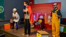 Bursa'da Çocukların Tiyatro Keyfi