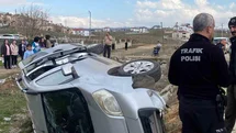 Elazığ'da Hafif Ticari Araç Devrildi