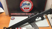Halının içerisine gizlenmiş av tüfeği ele geçirildi