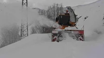 Bitlis’te Kış Şartlarına Rağmen Yol Açma Çalışmaları