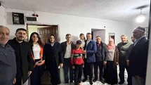 Eğil Belediye Başkanı Seydaoğlu her gün bir mahallede vatandaşlarla iftar yapıp hediyeler dağıtıyor