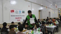 Başiskele Belediyesi Suriye'de İftar Sofrası Kurdu