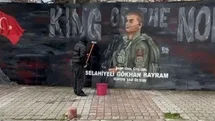Şehidin resmini grafiti yapan gence Başkan Doğan’dan hediye