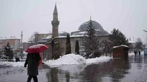Erzurum’da kar yağışı etkili oluyor