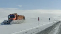 Ardahan’da kar ve tipi ulaşımı aksatıyor
