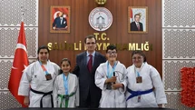 Salihli’nin karate yıldızları Türkiye dereceleriyle gururlandırdı