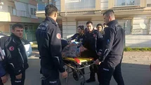 Antalya’da otomobil elektrik direğine çarptı: 3 yaralı