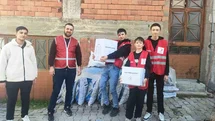 Hisarcık'ta Öğrenciler Yardım Kolilerini Dağıttı