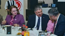 Vali Yılmaz ve eşi, koruyucu ailelerle iftar sofrasında buluştu