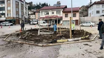 Kavşak ortasında kalan tarihi mezar için ihya çalışması başlatıldı
