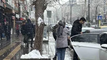 Van’da yoğun kar yağışı etkisini sürdürüyor