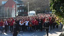 Galatasaray taraftarı, Dolmabahçe’ye geldi
