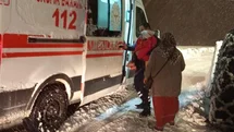 Yoğun kar engel olamadı: Ekipler hastayı 112’ye yetiştirdi