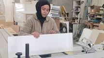 Hem üniversite okuyor hem mobilya atölyesinde çalışıyor