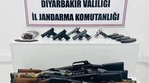 Diyarbakır’da jandarma operasyonlarında çok sayıda silah ve aparatı ele geçirildi