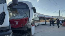 Samsun’da tramvay ile kamyon çarpıştı: 3 yaralı