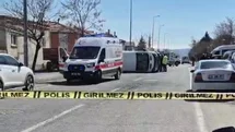 Kayseri’de otomobille çarpışan öğrenci servisi yan yattı