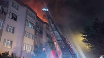 Üsküdar'da Bina Çatısında Yangın Paniği