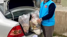 Hisarcık’ta fedakâr imam kapı kapı dolaşıp ihtiyaç sahiplerine yardım ulaştırıyor