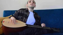 Müzik aşkı engellerini aştı: Çaldığı enstrümanlarla hayata tutunuyor