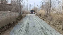 Iğdır’da köy yolunda onarım ve kumlama çalışması