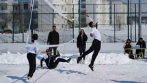 Erzurum'da Kar Voleybolu Turnuvası Heyecanı