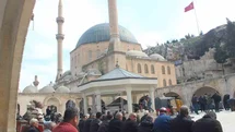 Şanlıurfa'daki Halil-ür Rahman Camii Ziyaretçi Akınına Uğruyor