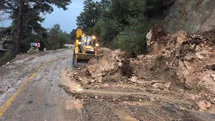 Kaya ve Toprak Yığını Kaldırıldı: Tarsus Böğrüeğri İle Boztepe Arası Yol Tekrar Ulaşıma Açık