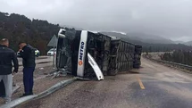 Konya’da yolcu otobüsü devrildi: 15 yaralı