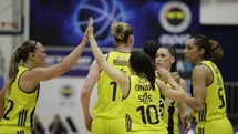 Fenerbahçe Kadınlar Basketbol Süper Ligi'nde Önde